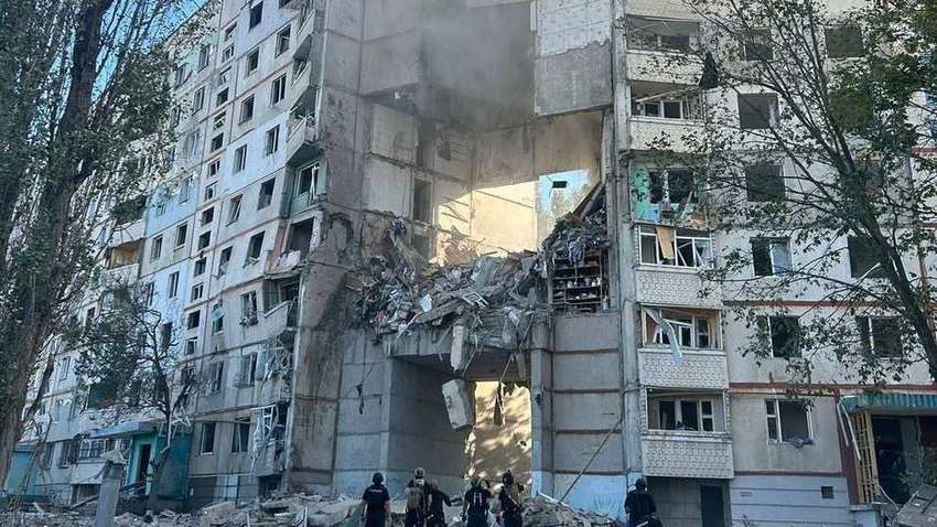 Окупанти атакували житловий будинок у Харкові: є загиблі та поранені (ФОТО, ВІДЕО) Окупанти атакували житловий будинок у Харкові: є загиблі та поранені (ФОТО, ВІДЕО)