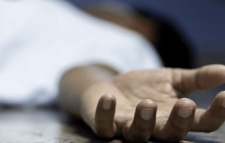 У Тернополі жінка жила у одній квартирі з мертвими матір'ю та сестрою    У Тернополі жінка жила у одній квартирі з мертвими матір'ю та сестрою