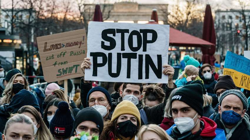 Россиянам здесь не рады. «Этот город наш!» Россиянам здесь не рады. «Этот город наш!»