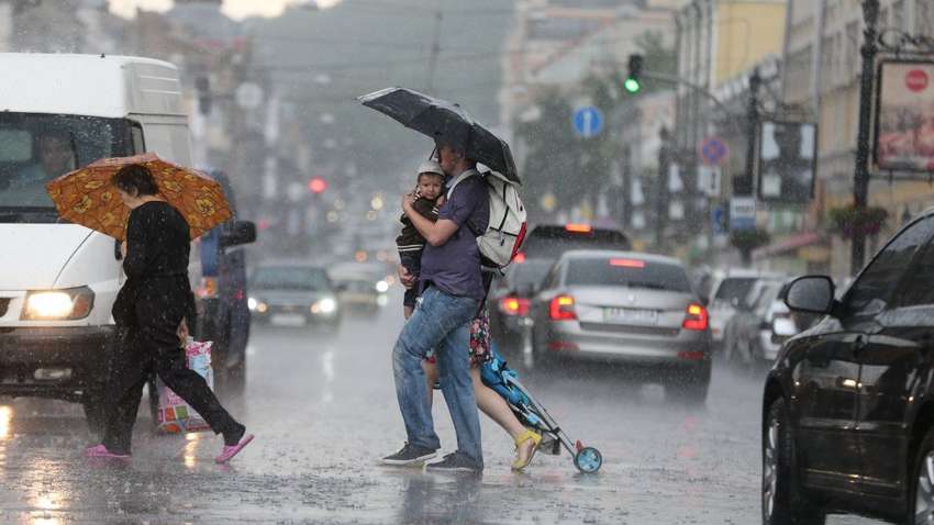 Завтра по всій Україні пройдуть сильні дощі