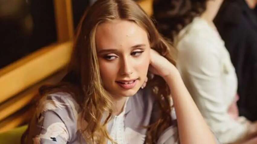 Молчание, страх и глушилки: что случилось, когда журналист внезапно задал дочери Путина неудобные вопросы в Париже (ВИДЕО) Молчание, страх и глушилки: что случилось, когда журналист внезапно задал дочери Путина неудобные вопросы в Париже (ВИДЕО)