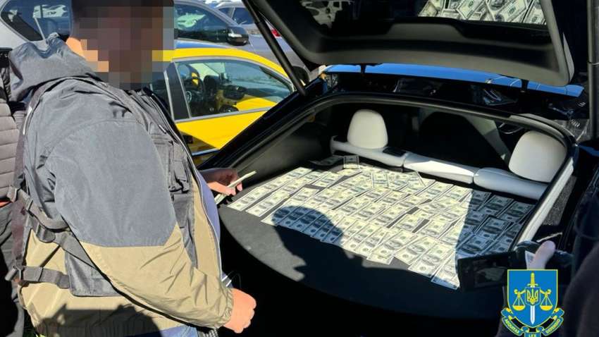 Преподавателя столичного вуза будут судить за взятку и обещание "устроить на работу через своих людей"