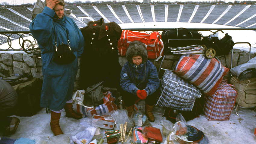 Бабушки в тренде: люксовый бренд запустил в продажу клетчатую хозяйственную сумку за 2000 долларов Бабушки в тренде: люксовый бренд запустил в продажу клетчатую хозяйственную сумку за 2000 долларов