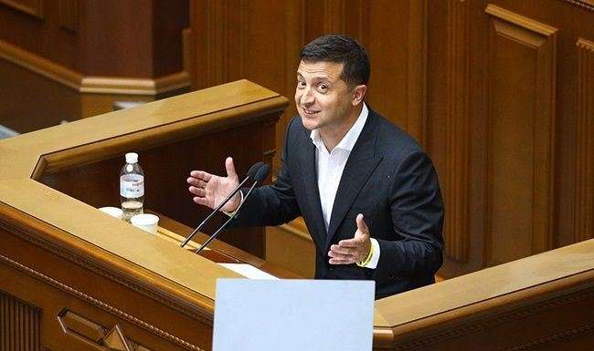 Зеленский предложил лишать депутатов мандата за прогулы и кнопкодавство