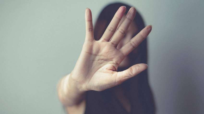 Оголилась та хотіла сісти на обличчя: на Київщині суд оштрафував жінку за напад на незнайомку Оголилась та хотіла сісти на обличчя: на Київщині суд оштрафував жінку за напад на незнайомку