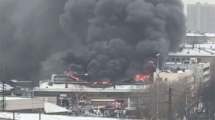 В Москве большой пожар: пришлось привлекать авиацию В Москве большой пожар: пришлось привлекать авиацию