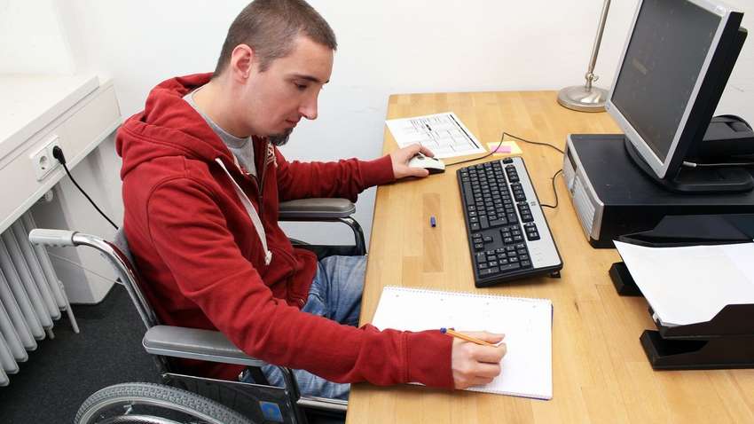 Люди с инвалидностью смогут легче находить работу в Украине - законопроект