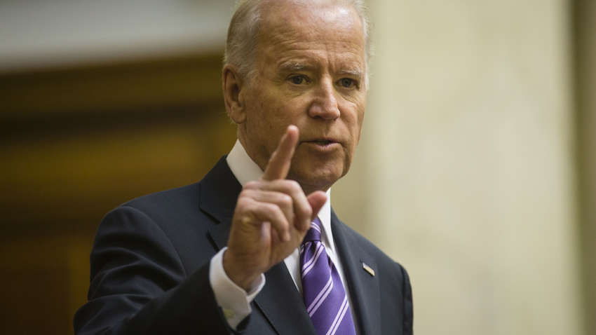 Коронавирус вывел Байдена в лидеры президентской гонки США