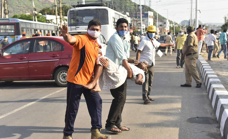 Массовое отравление на химзаводе в Индии: в больнице 150 человек
