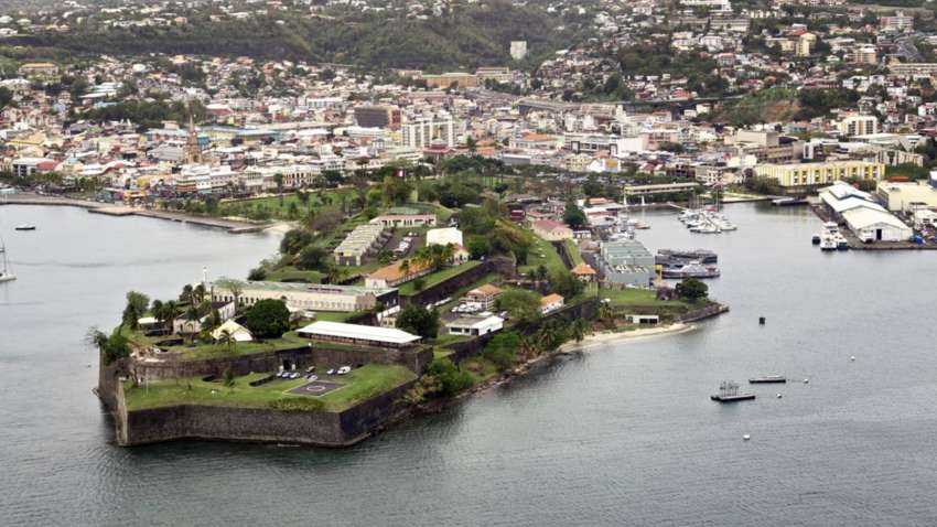 Почему во Франции туристов попросили срочно покинуть любимый остров