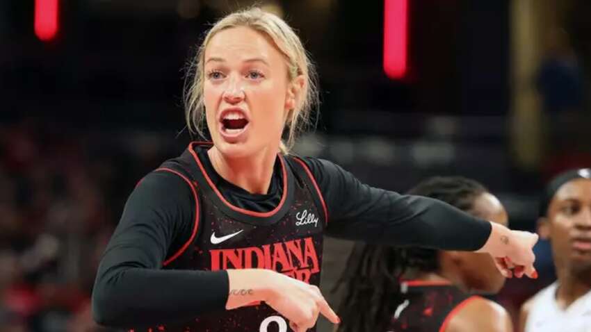 Во время игры в баскетболистку запустили фаллоимитатор с трибун (ВИДЕО) Во время игры в баскетболистку запустили фаллоимитатор с трибун (ВИДЕО)