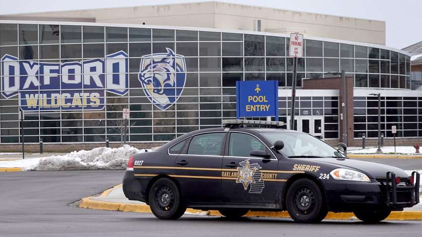 Американские школьники будут ходить в школу с прозрачными рюкзаками: для чего нужна эта мера пресечения