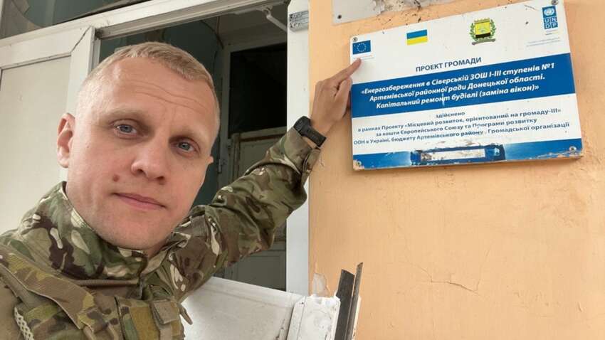 Стреляет в "десятку" и водит авто, но списался из армии по зрению: СМИ о двойных стандартах Шабунина