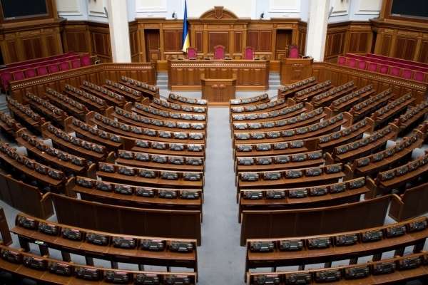 Украина будет жить со «старой» Радой еще больше месяца