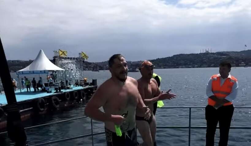 Українські ветерани з ампутованими кінцівками перепливли Босфор у День Незалежності Українські ветерани з ампутованими кінцівками перепливли Босфор у День Незалежності