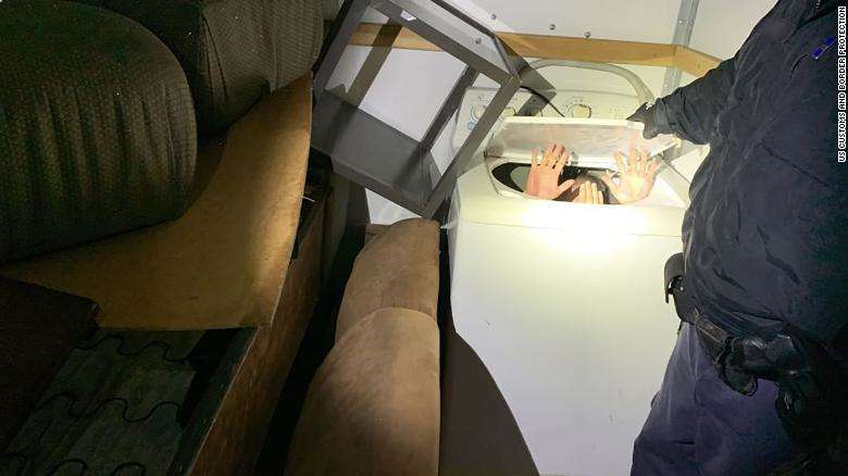 Залізли в комод і пральну машинку: китайських нелегалів затримали в США