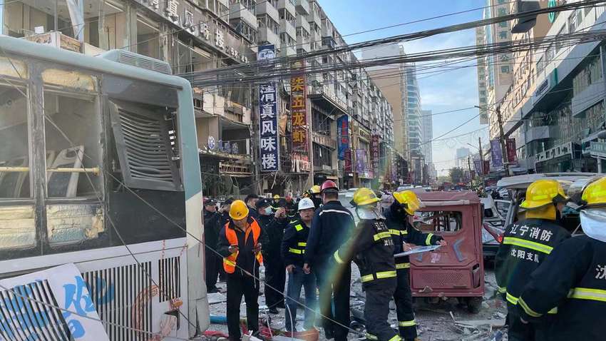 В китайской провинции от взрыва рухнуло здание: сколько людей пострадало