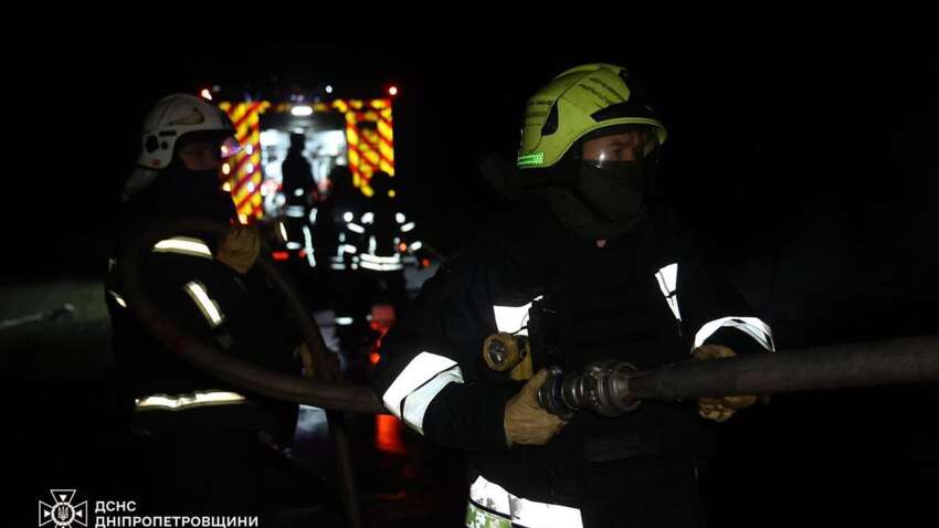 Спасатели показали энергообъект, обстрелянный на Днепропетровщине Спасатели показали энергообъект, обстрелянный на Днепропетровщине