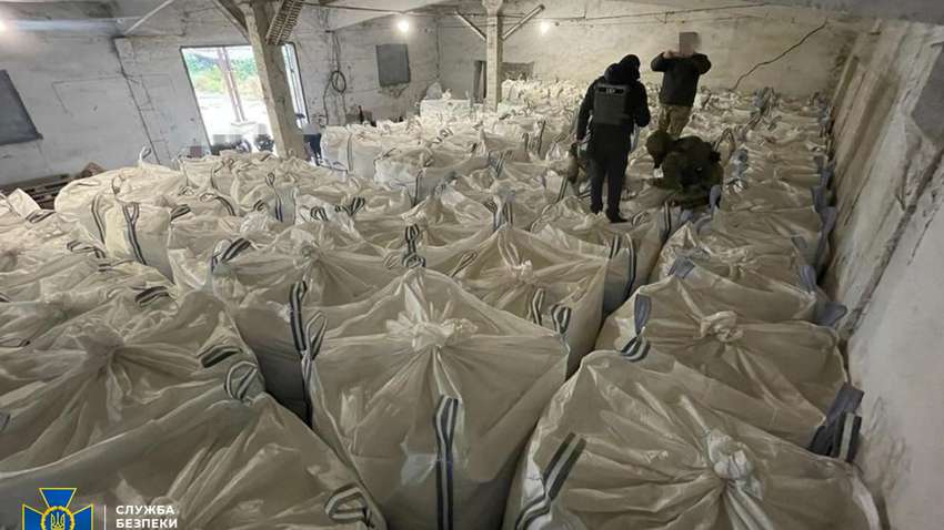 Контрабандные сигареты вместо велосипедных шин и поваренной соли - находка СБУ и таможенников Контрабандные сигареты вместо велосипедных шин и поваренной соли - находка СБУ и таможенников