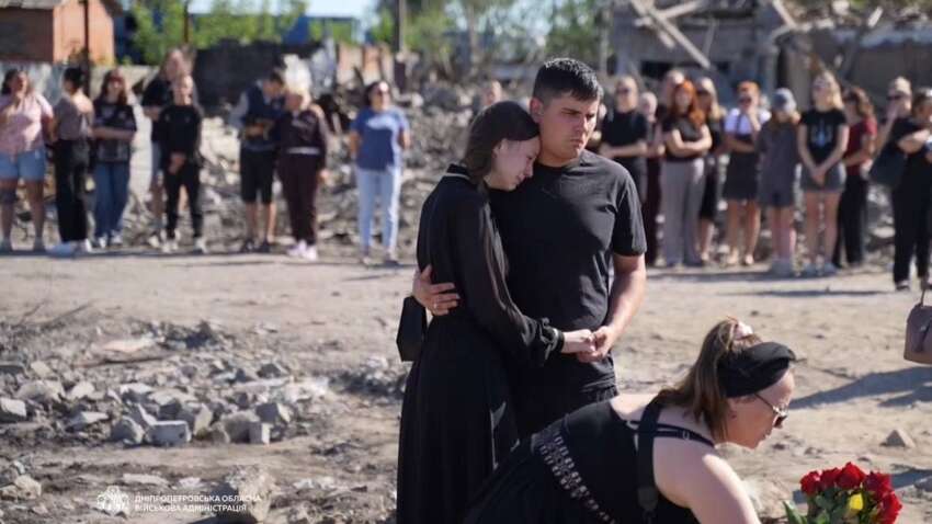 Военный приехал с фронта на руины собственного дома: из-за удара баллистики близ Кривого Рога погибла семья Вороновых Военный приехал с фронта на руины собственного дома: из-за удара баллистики близ Кривого Рога погибла семья Вороновых
