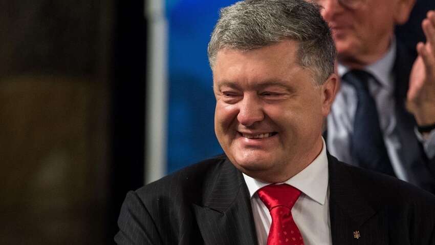 ЗМІ: Порошенко похвалився ремонтом дороги за державні кошти, яку зруйнували вантажівки його заводу ЗМІ: Порошенко похвалився ремонтом дороги за державні кошти, яку зруйнували вантажівки його заводу