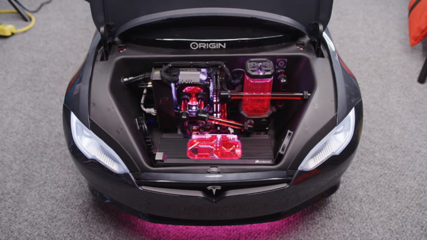 Origin PC встроила компьютер в игрушечный автомобиль Tesla