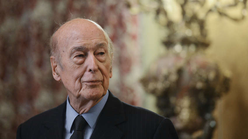 Екс-президента Франції звинуватили в сексуальних домаганнях