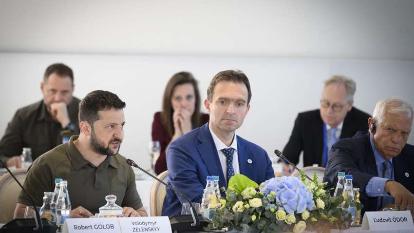 Зеленский назвал две вещи, которые положат конец ракетному террору РФ Зеленский назвал две вещи, которые положат конец ракетному террору РФ