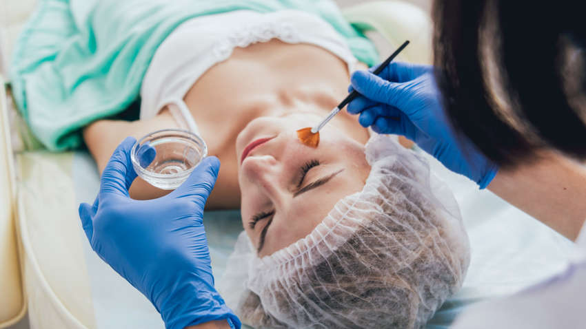 Онколог назвал косметологические процедуры, которые вызывают рак
