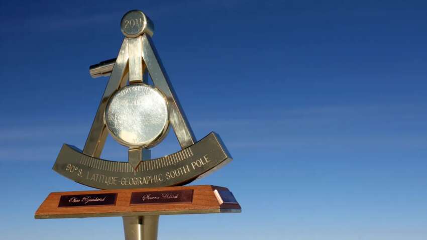 Ученые в Антарктиде переместили Южный полюс