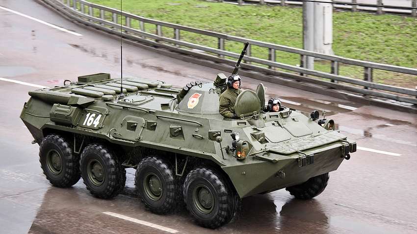 "Война продолжается": Киевский бронетанковый завод передал бойцам ВСУ девять машин БТР