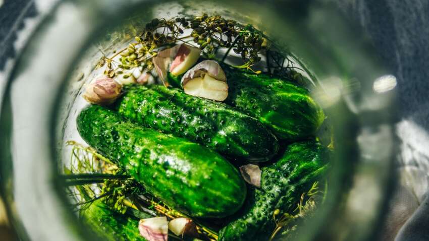 Эти маринованные огурцы получаются идеальными: проверенный рецепт