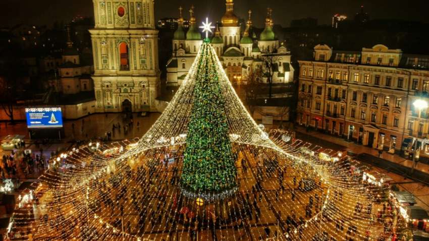 Чи потрібно ставити новорічну ялинку у містах під час війни: результати опитування