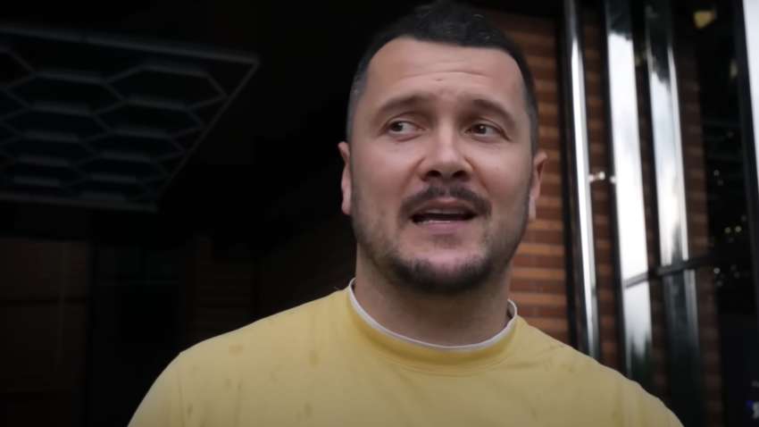 Элитные авто и отдых за границей: на чем зарабатывает скандальный "волонтер" во время войны Элитные авто и отдых за границей: на чем зарабатывает скандальный "волонтер" во время войны