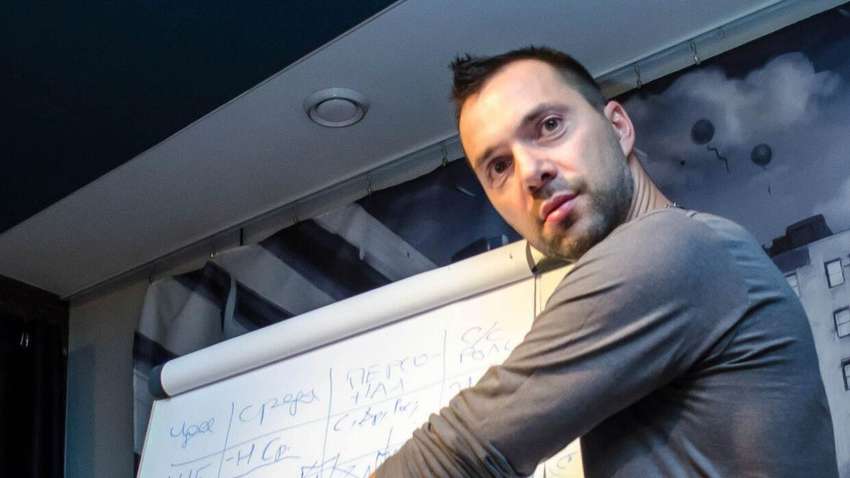 Арестович пояснив, чому послав людину після прохання говорити українською (ВІДЕО)