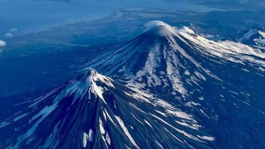 На Алясці одночасно почали вивергатися відразу три вулкана