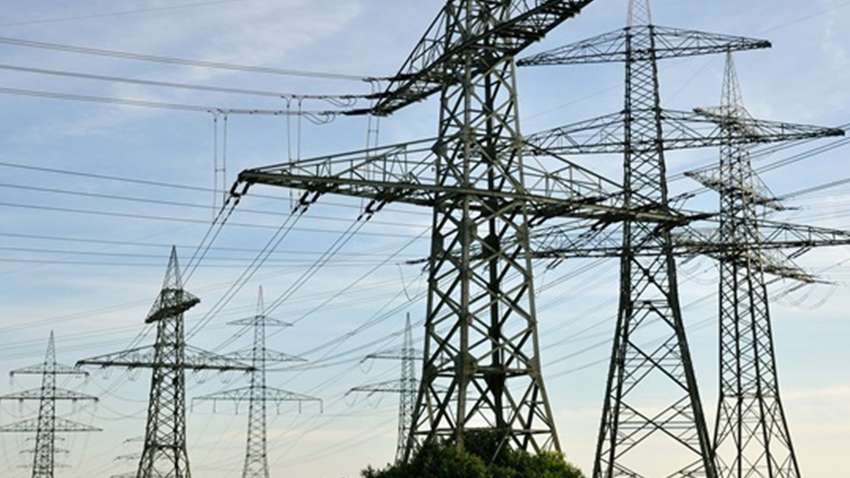 Негода в Україні: сотні населених пунктів залишилися без світла