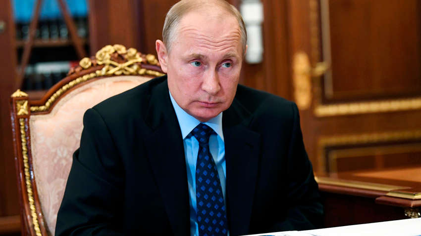 У Кремлі чекають пропозицій щодо зустрічі Зеленського й Путіна У Кремлі чекають пропозицій щодо зустрічі Зеленського й Путіна