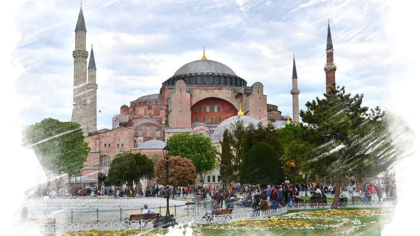 В Соборе Святой Софии в Турции состоялась первая молитва с момента обращения обратно в мечеть В Соборе Святой Софии в Турции состоялась первая молитва с момента обращения обратно в мечеть