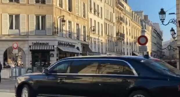 Кортеж из 19 машин: перемещение Путина по перекрытым улицам Парижа сняли на видео