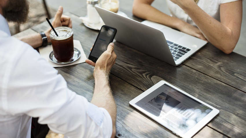 Британців будуть вчити інформаційному захисту в спеціальних кафе