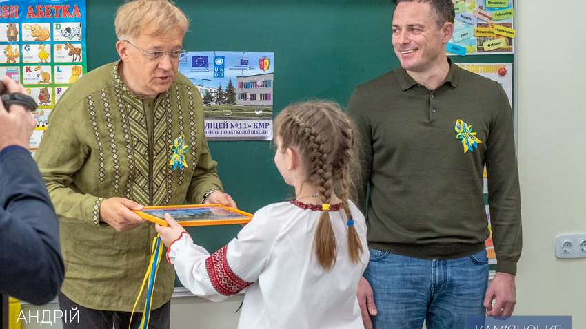 Мэр Каменского Андрей Белоусов объявил об открытии новой школы