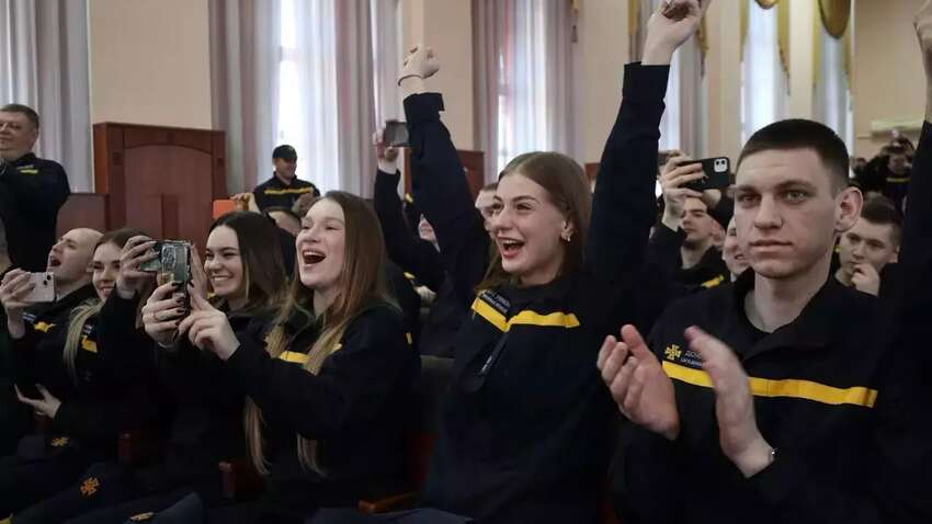 ГСЧСники удивили всех на выпускном в университете: что произошло