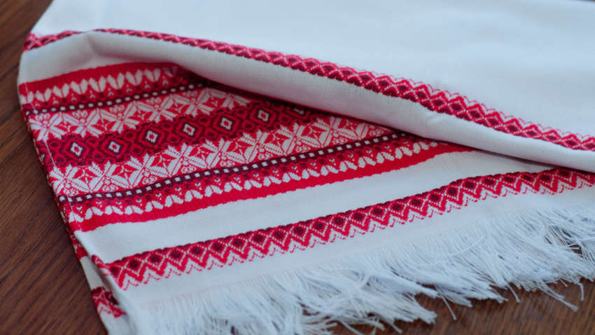 УЗ закупит полотенца и вышиванки по 4 тысячи гривен за штуку