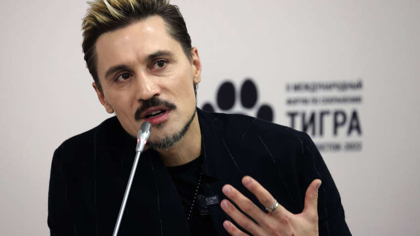 Російського співака екстрено госпіталізували: що відомо про його стан здоров'я