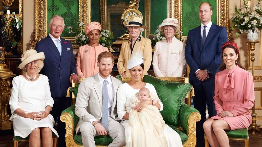 Принц Гаррі і Меган Маркл опублікували фото Арчі після хрещення