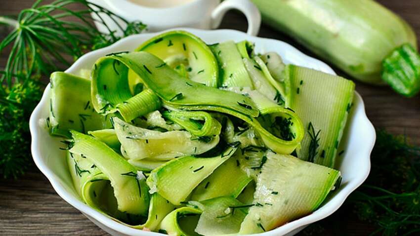 Мариновані кабачки за 20 хвилин: простий рецепт смачної закуски