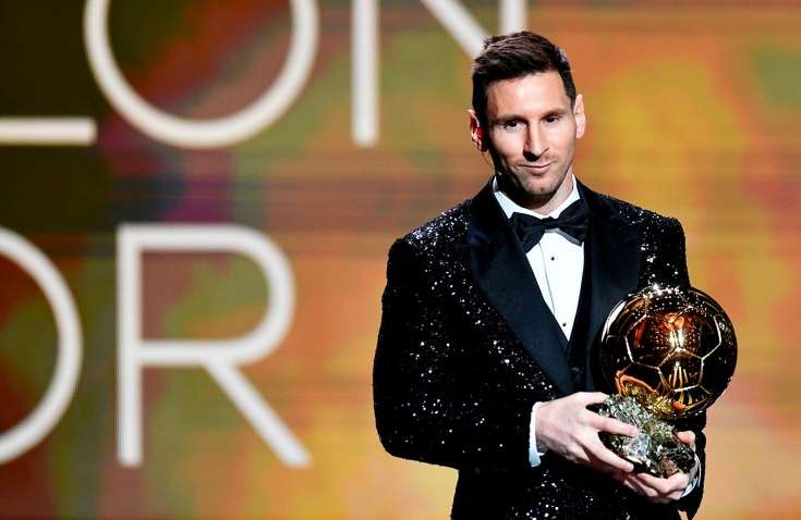 Ейфелеву вежу підсвітили на честь Мессі Ейфелеву вежу підсвітили на честь Мессі