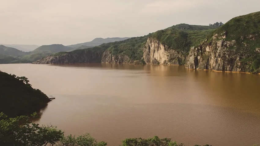 Жуткие реки, озёра и моря: места, где купание может стать фатальным