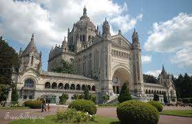 Як Лізьо перетворився на світовий релігійний центр: історія та спадщина